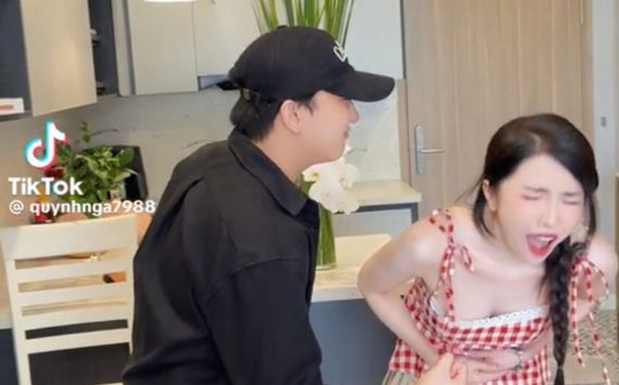 Quỳnh Nga 'méo mặt' vì một hành động của B Trần