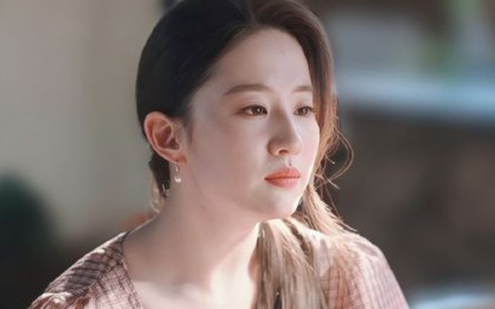 Lưu Diệc Phi bị ném đá vì diễn xuất