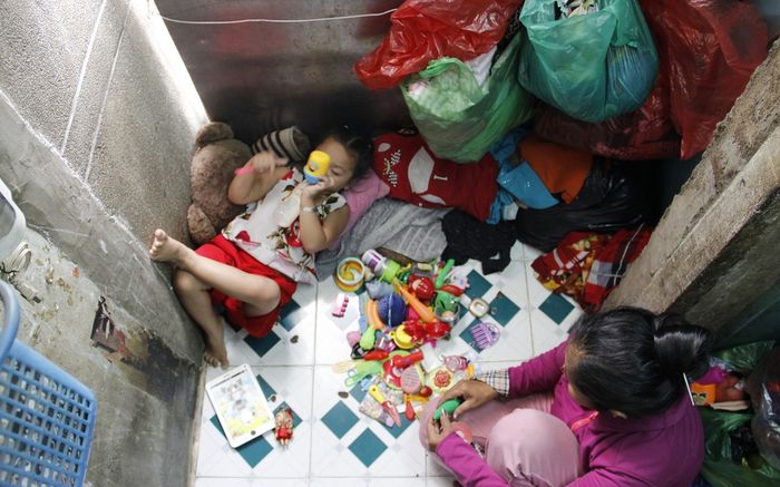 Độc lạ căn nhà vỏn vẹn 1m2 ở Sài Gòn, sinh hoạt đi vệ sinh phải nhờ hàng xóm