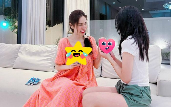 Thủy Tiên cho con gái rượu lên sóng, vóc dáng Bánh Gạo nay lớn phổng phao