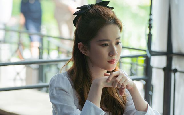 Phim của Lưu Diệc Phi gây tranh cãi vì thiết lập nhân vật khác xa đời thực