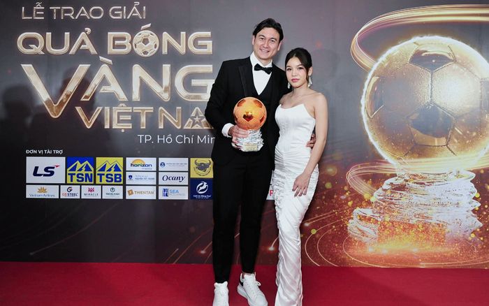 Bạn gái Đặng Văn Lâm khoe khoảnh khắc hẹn hò lãng mạn