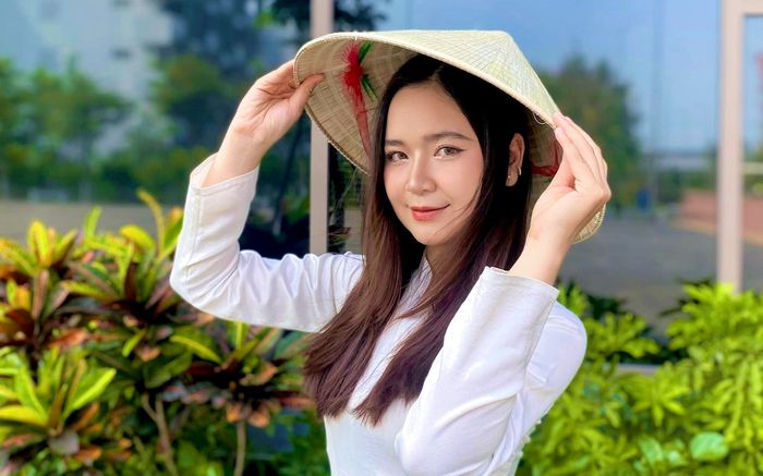 Visual ngọt ngào của cô nàng sinh viên đa tài xứ Đà Thành
