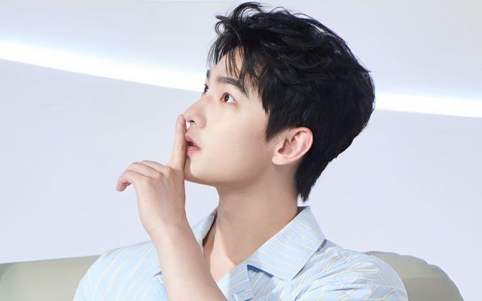 Dương Dương tái xuất gây bão, khoe 'visual' chuẩn nam thần Cố Mạn xé sách bước ra