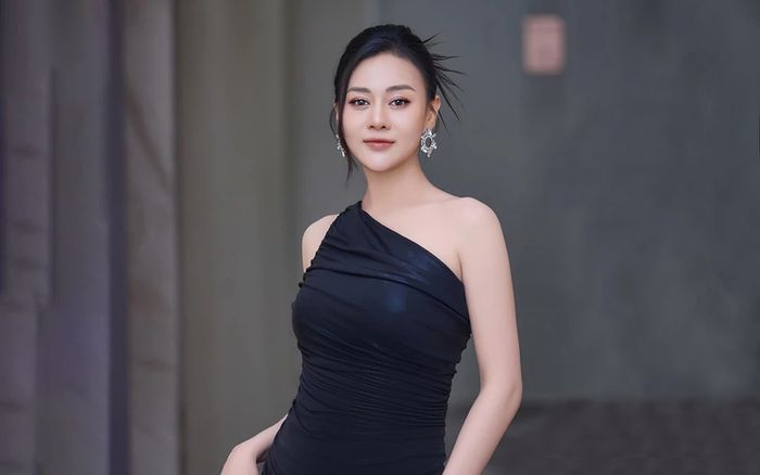 Phương Oanh khoe dáng 'cực nuột' chỉ sau 1 tháng sinh con, cân nặng hiện tại bao nhiêu?