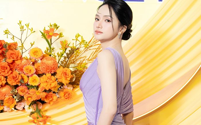 Hương Giang bất ngờ nói về chuyện 'trai trẻ thích yêu các chị đẹp'