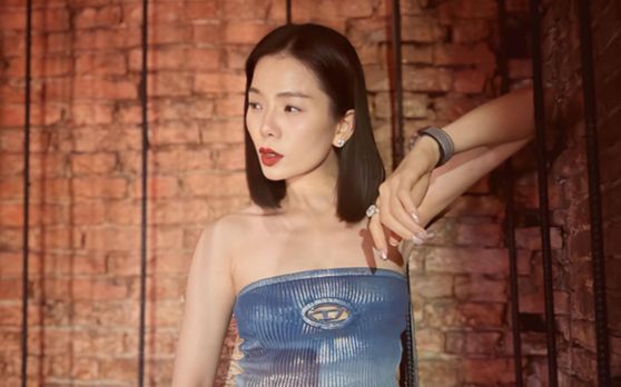 Lệ Quyên nhận 'quả ngọt' từ Lâm Bảo Châu, hết lời nịnh nọt bạn trai