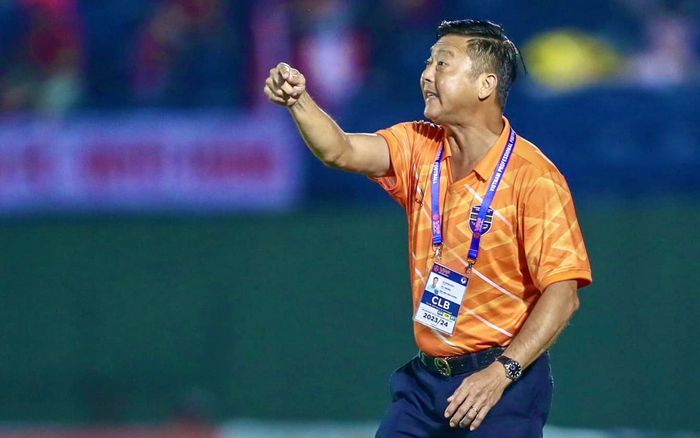 HLV Lê Huỳnh Đức chia tay Bình Dương FC theo cách kỳ lạ