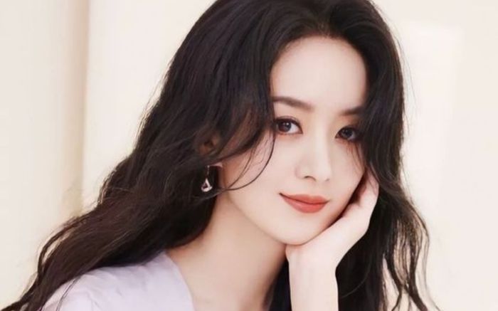 Triệu Lệ Dĩnh được một ông lớn công khai bày tỏ tình cảm ngay trong ngày trọng đại