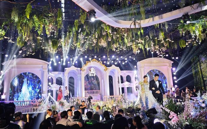 Đám cưới 'khủng' tại Nghệ An với chi phí 5 tỷ đồng, 100 người dựng rạp