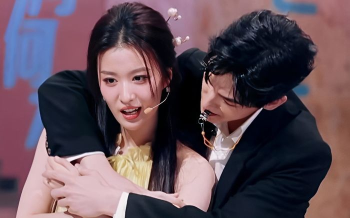 Vương Sở Nhiên lộ bụng lùm lùm giữa nghi vấn về chung nhà với Dương Dương