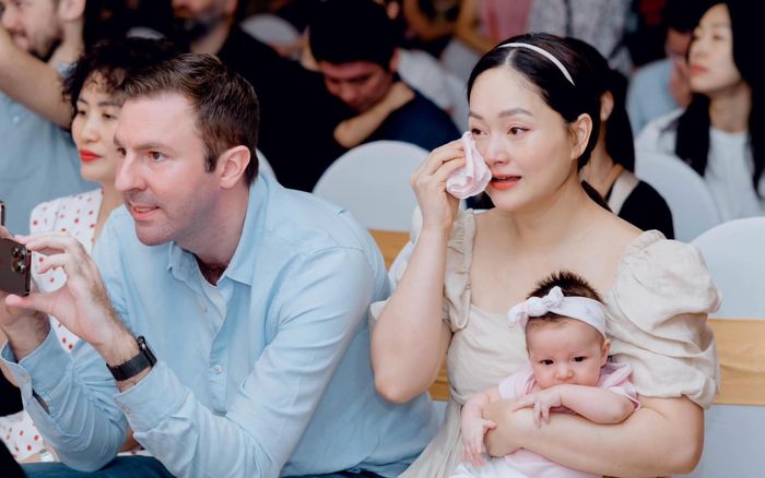 Lan Phương bật khóc trong ngày tốt nghiệp của ái nữ