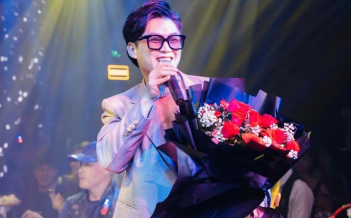 Tình trạng hiện tại của nam ca sĩ nhập viện vì chấn thương nặng, bị đồn không qua khỏi