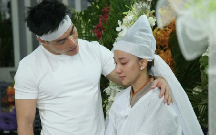 Con gái Lê Dương Bảo Lâm đến thăm mộ bà ngoại, nói 1 câu khiến nhiều người đau lòng