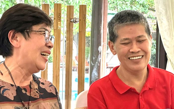 NS Phước Sang lần đầu xuất hiện sau đột quỵ: Sụt 30kg, tiết lộ đang được một người chăm lo