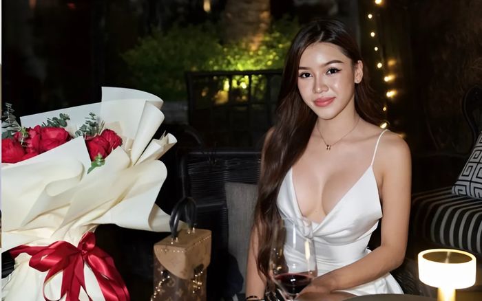 Vợ sắp cưới ngày càng gợi cảm sau 6 năm yêu thủ môn Văn Lâm