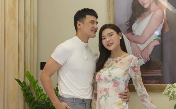 Vợ chồng Thúy Diễm lên tiếng về thông tin đang mang thai lần 2