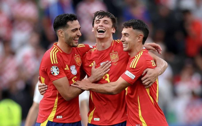 Hạ tuyển Ý, Tây Ban Nha phô trương sức mạnh đáng sợ!