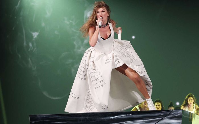 The Eras Tour của Taylor Swift gây tranh cãi: Không xứng số tiền bỏ ra?