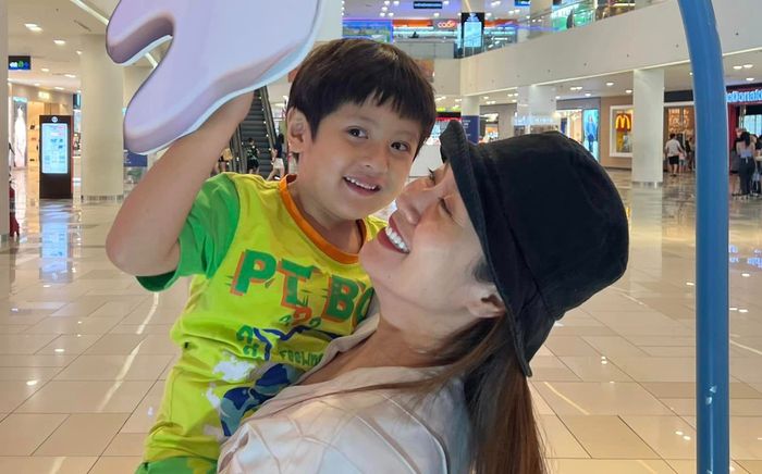 Diễn viên Thanh Thúy kể con trai đang chơi bỗng òa khóc, lập tức đưa đi khám