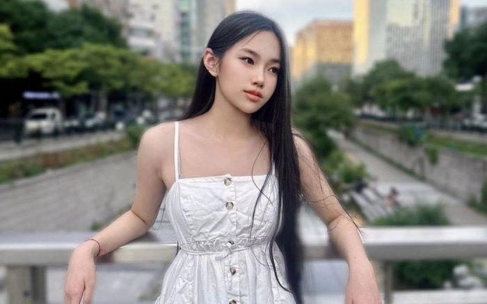 Cháu nội Hoàng Kiều ngày càng trổ mã, xinh đẹp tựa Hoa hậu