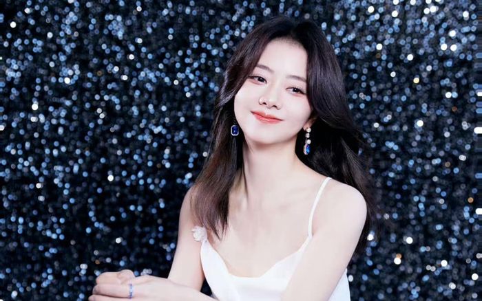 Đàm Tùng Vận công khai hẹn hò 'bạn trai' kém 5 tuổi, đẹp đôi thế nào mà dân tình đòi cưới gấp?
