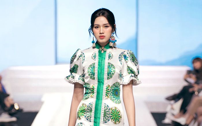Hoa hậu Đỗ Thị Hà bị chê mặc đồ xấu