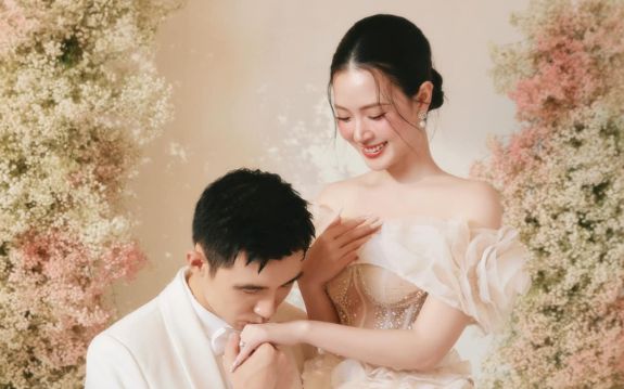 Midu xinh như 'thần tiên tỷ tỷ' trong ảnh cưới, ánh mắt chú rể Minh Đạt gây chú ý