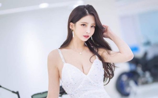 Nữ người mẫu đột ngột qua đời ở tuổi 32