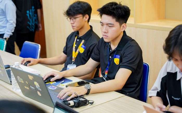 Khám phá những kiểu học hiện đại của sinh viên Công nghệ thông tin HUTECH