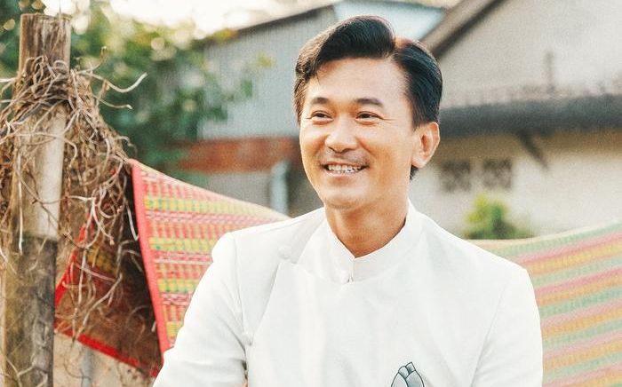 'Ông xã' Thúy Diễm lộ ảnh tóc bạc phơ những vẫn phong độ