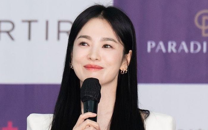 Song Hye Kyo khoe sắc bên 2 'tình địch' nức tiếng, lộ một tình trạng đáng báo động