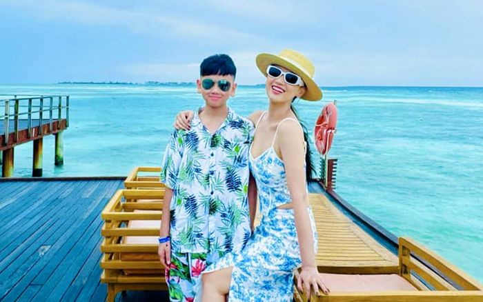'Chị gái' Quỳnh Kool khoe con trai 11 tuổi cực phẩm