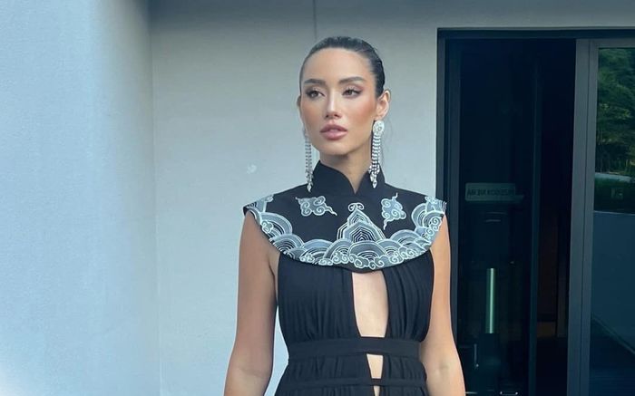 Lydie Vũ diện váy cắt trên xẻ dưới tại Ba Lan