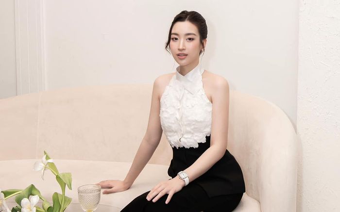 Đỗ Mỹ Linh tiết chế mặc hở hậu làm 'dâu hào môn'