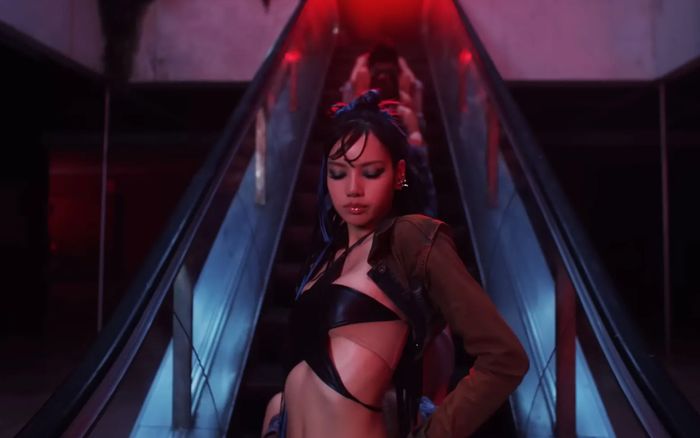 'Rùng mình' địa điểm quay MV của Lisa