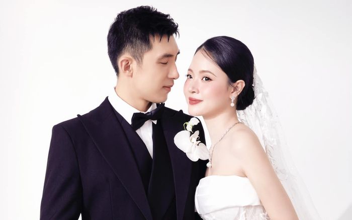 Chồng Midu ngắm nhìn vợ không rời trước thềm đám cưới