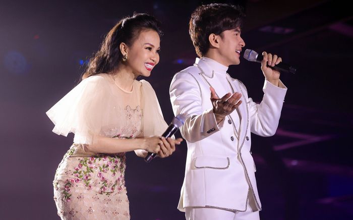 Cẩm Ly nhắc tên ca sĩ khác trong lúc song ca, Đan Trường phản ứng ra sao?