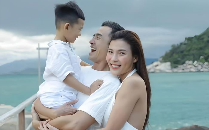 Thúy Diễm tiết lộ tên của 3 nhóc tỳ sau khi khoe 'bầu sinh 3'