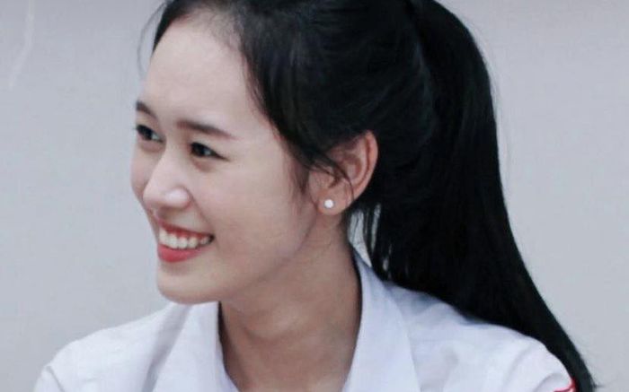 Nhan sắc căng tràn sức sống của bạn gái Anh Đức năm 18 tuổi