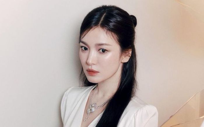 Song Hye Kyo 'chê' cát-sê vì tình mới, tự phá vỡ nguyên tắc suốt 25 năm