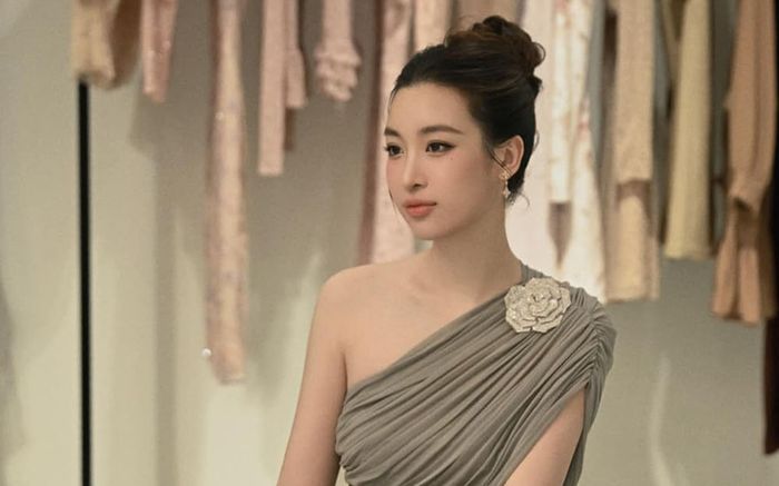 'Hoa hậu nghèo nhất' Đỗ Mỹ Linh dát phụ kiện hơn 1,2 tỷ khi dự sự kiện