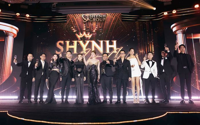 Á hậu Lệ Hằng, ca sĩ Lân Nhã và nhiều sao Việt khoe sắc trong đêm tiệc 'Dạ yến hoàng gia'