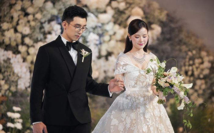 Midu xinh như công chúa trong ngày cưới