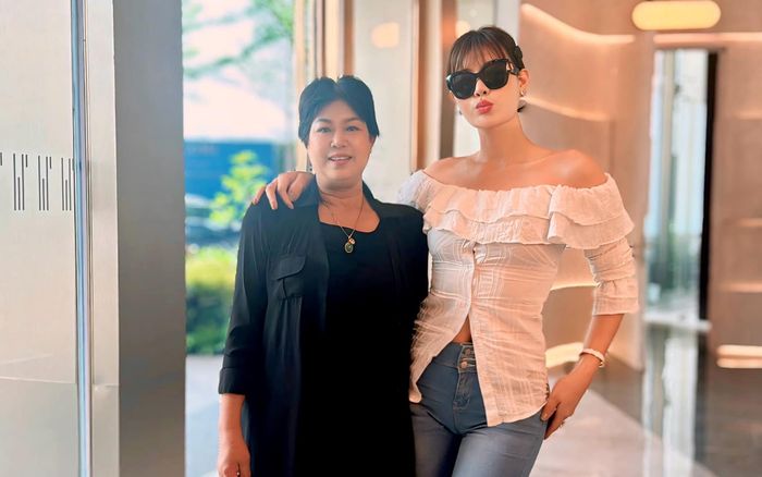 Mẹ ruột Thanh Hương sở hữu sắc vóc thu hút không kém con gái