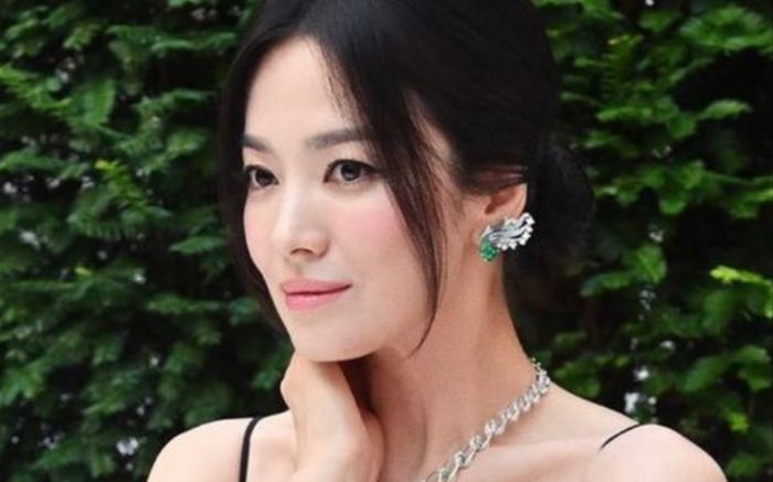 Song Hye Kyo khoe cơ ngơi tiền tỷ, làm một hành động rộ lên nghi vấn nhớ nhung một người