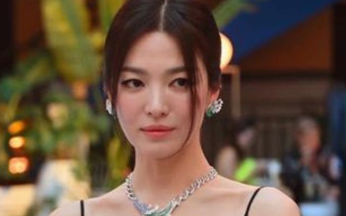 Danh tính 'tình mới' Song Hye Kyo: Đẹp trai chẳng kém Hyun Bin, mất cả sự nghiệp vì bê bối