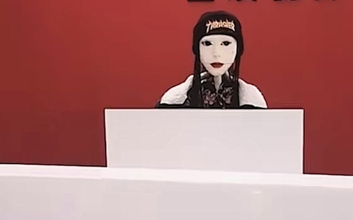 Giao đồ ăn lúc nửa đêm, anh shipper suýt ngất vì thấy lễ tân môi đỏ tươi, mặt trắng bệch