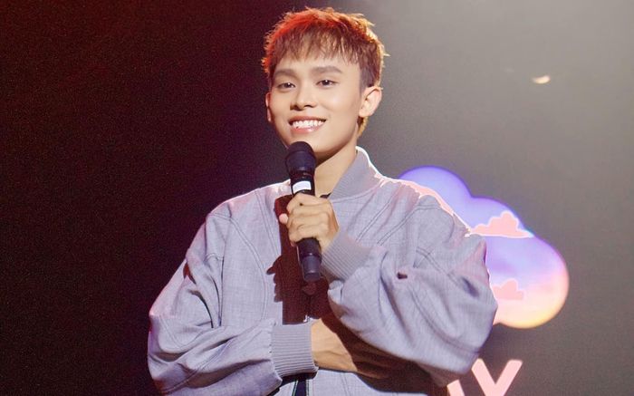 Hồ Văn Cường đưa micro nhờ khán giả hát dùm, 'cái kết' ra sao?