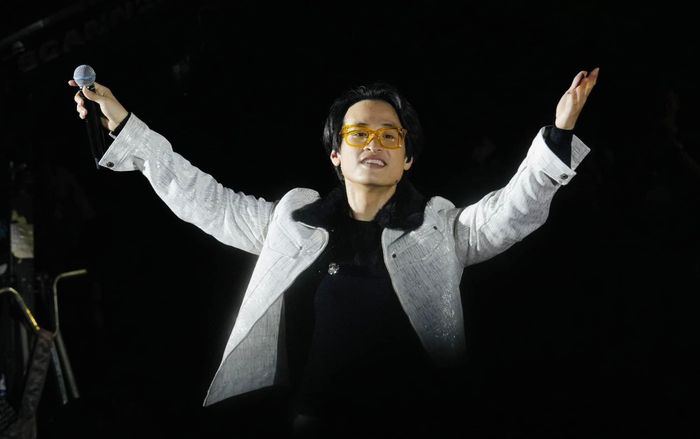 Hàng ngàn khán giả hòa giọng cùng Hà Anh Tuấn trong show diễn: 'Tưởng đang mở concert'